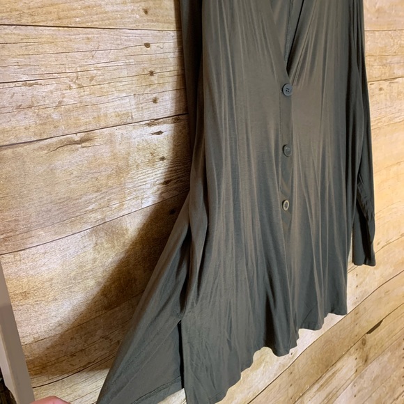 Lane Bryant V-Neck Button-Front Cardigan Rayon Grape Leaf NWT Size 18/20 - Picture 7 of 9